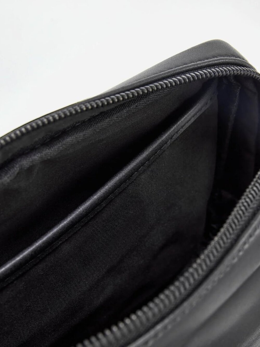 Nex Voyager Crossbody - Obsidian - Picture 3 of 9